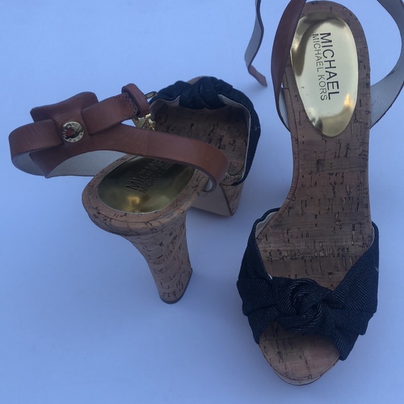 Michael Kors open toed sandals 7M - Picture 2 of 3